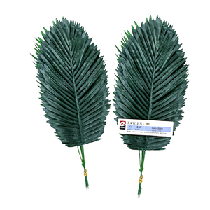 Feuilles artificielles de Senju Aoi vert foncé, 12 par douzaine, sur carte suspendue - Product Image 1