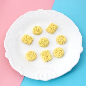 Adorables dijes de resina de fideos instantáneos (cuadrados y redondos), dijes de resina de ramen, dijes de slime, cabujones, dijes de comida Kawaii. - Product Image 6