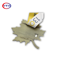 Médaille commémorative unique en métal en forme de feuille d'érable, en alliage de zinc, livrée avec un ruban délicat, personnalisable pour la vente en gros