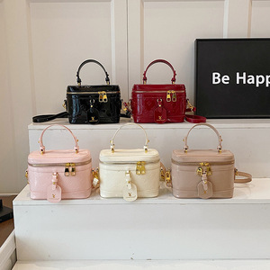 Sacs fourre-tout bandoulière de haute qualité pour femmes, nouveau style, en cuir verni gaufré brillant avec fermeture éclair - Product Image 1