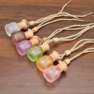 Bouteille diffuseur de parfum pour voiture en verre dépoli personnalisée, 10 ml, couleurs violet, rose, vert, marron, avec couvercle en bois – Meilleures ventes - Product Image 1