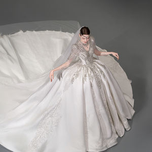 Robe de mariée de bal GT154 moderne, style princesse, ornée de perles et d'applications, en satin, longueur ras du sol, personnalisable - Product Image 6