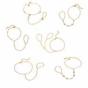 Chaîne de doigt minimaliste en acier inoxydable plaqué or 18 carats avec perle, motif papillon céleste, pour un look quotidien superposé et artistique - Product Image 1