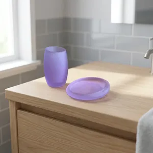 Ensemble deux pièces en plastique violet givré et verre de Murano, comprenant un porte-savon et un plateau à bijoux, un distributeur de savon liquide, fabriqué en Italie - Product Image 1