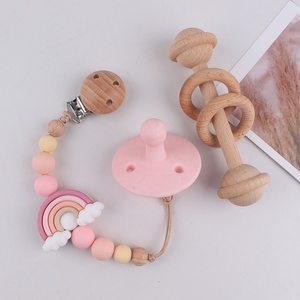 Catenella Portaciuccio in Silicone Alimentare Senza BPA con Clip in Legno di Faggio, Design Arcobaleno, Massaggiagengive per Neonati 0-12 Mesi - Product Image 5
