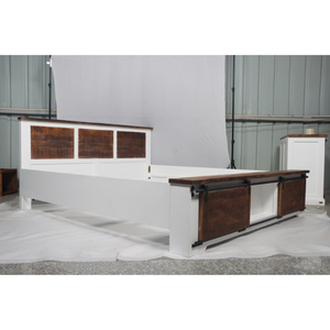 โครงเตียงควีนไซส์ไม้สีขาวมูโรพร้อมดีไซน์หัวเตียงแบบแผงไม้สไตล์รัสติก - Product Image 4