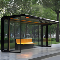 Les abris d'attente d'autobus de bord de route urbaine avec les caissons lumineux de publicité sont construits avec des cadres d'acier inoxydable.