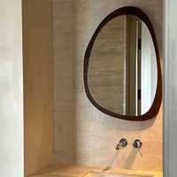 Miroir LED vintage avec cadre en bois pour une luminosité et une fonction de mémoire réglables, durable et élégant, adapté aux pièces modernes