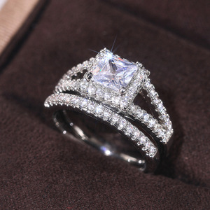 Anello di Fidanzamento con Diamante Taglio Principessa in Oro Bianco, Fascia con Diamanti Naturali Colore D per Donna - Product Image 6