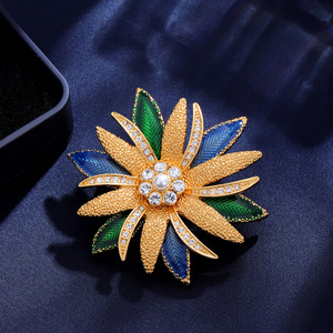 Broche en émail cristal étincelant plaqué or KAMMY, motif renard, en acier inoxydable, pour femme, cadeau idéal pour fiançailles, anniversaire, fête - Product Image 2