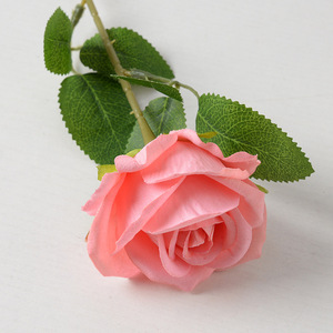 Flores Artificiales al por Mayor de Seda Sintética de Alta Calidad, Rosa Roja de Terciopelo de Tacto Real para Decoración de Bodas - Product Image 3