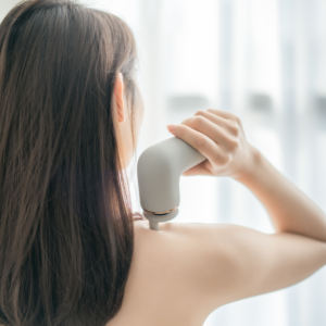 Personalizar o logotipo Fisioterapia Equipamento <span class=keywords><strong>Wellness</strong></span> Eco-Silicon Fascia Massagem Gun Deep Tissue Percussão Massage Gun com 4 Ele - Product Image 6