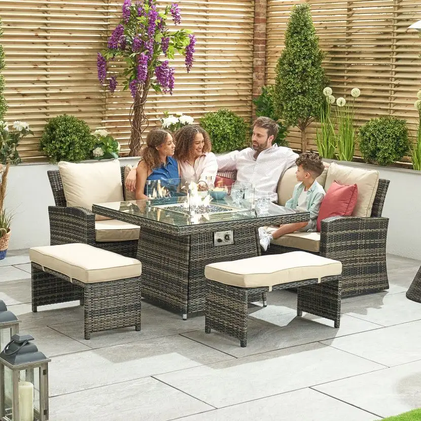 Luxus Outdoor Sectional Set Rattan Gartenmöbel mit Feuerstelle Esstisch