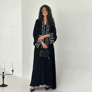 Abaya noire élégante brodée avec col châle, manches longues, robe maxi modeste pour femme, tenue classique - Product Image 3