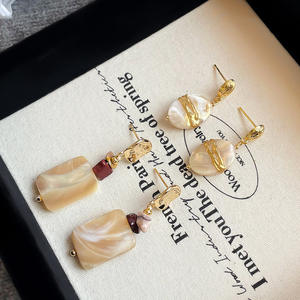 طقم مجوهرات نسائي فاخر بتصميم قلب من الزركون يتضمن قلادة وخاتم وأقراط وسوار - Product Image 4