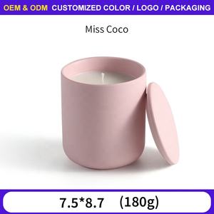 Vente en gros de pots à bougies en céramique nordique personnalisés Bougies en <span class=keywords><strong>cire</strong></span> de soja biologique Bougies aromatiques de luxe émaillées mates avec couvercle - Product Image 5