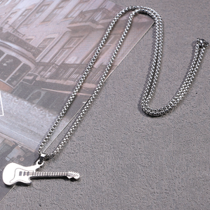 Personnalité créative européenne et américaine à la mode pour hommes Mini pendentif guitare rock collier en <span class=keywords><strong>acier</strong></span> <span class=keywords><strong>inoxydable</strong></span> bijoux - Product Image 5