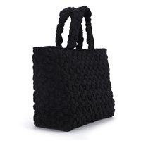 Sac fourre-tout décontracté pour femme OEM, nouveau design, sac à bandoulière matelassé et rembourré en duvet doux avec fermeture éclair, sac à main noir tendance