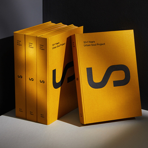 แบบจำลองปกหนังสือปกแข็งขนาดเล็กพร้อมกระดาษอาร์ต เป็นมิตรกับสิ่งแวดล้อมและรีไซเคิลได้ พิมพ์สี่สีตามสั่ง พร้อมตัวเลือกการปั๊ม UV/ร้อน - Product Image 5