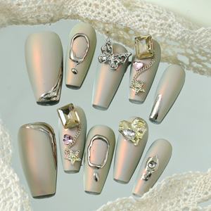 Prix d'usine, vente en gros, faux ongles courts carrés à couverture complète, faits à la main, à presser, en acrylique de luxe, motif étoile et papillon - Product Image 2