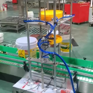 Şarap suyu süt yağı emtia plastik cam şişeler torbalar çanta Motor için yarı otomatik yerçekimi kendinden akışlı sıvı makinesi - Product Image 2