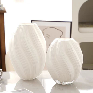 Vaso <span class=keywords><strong>in</strong></span> <span class=keywords><strong>Vetro</strong></span> Lussuoso e Sofisticato, Spirale Luminosa <span class=keywords><strong>in</strong></span> Maltosio, Pezzo Decorativo per <span class=keywords><strong>Fiori</strong></span> Freschi/Essiccati - Product Image 2