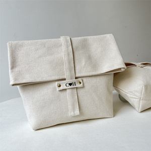 Bolsa de Cosméticos Personalizada CH, de Lona Reciclada con Cierre de Solapa y Parche con Logotipo, para Maquillaje, Ropa, Regalos - Product Image 6