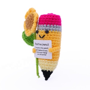 Nuevo Adorno de Hilo Tejido a Mano, Pequeño Lápiz con Birrete de Graduación, Decoración de Dibujos Animados con Energía Positiva para el Hogar y la Oficina - Product Image 6