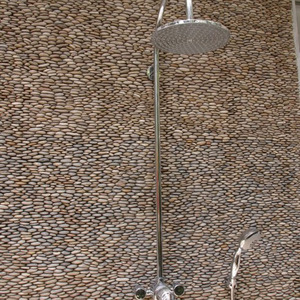 Kerikil Dekoratif Kuning Alami Mengkilap untuk Desain Lanskap, Fitur Air, Pinggiran Kolam & Proyek Luar Ruangan - Product Image 6