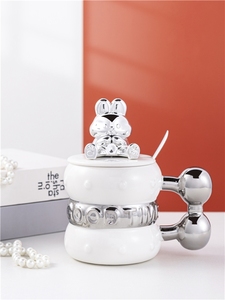 Tasses esthétiques en céramique personnalisées de luxe en porcelaine 3D électroplaquée en forme de lapin 400 ml avec couvercle et cuillère - Product Image 3