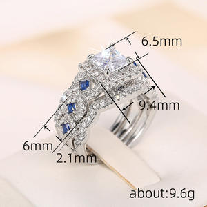 Anillo de Diamantes de Oro Blanco para Mujer Q922, Corte Princesa, Color D Natural, con Piedras Laterales de Zafiro, Anillo de Compromiso - Product Image 4