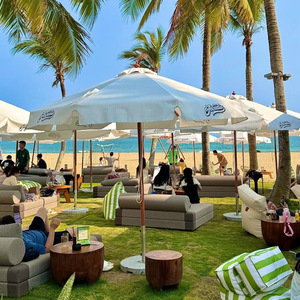 Hete Verkoop Modern Hotel Outdoor Waterdichte Aluminium Parasols Met Houtnerf Coating Grote Maten Voor Zand Gebruik - Product Image 5