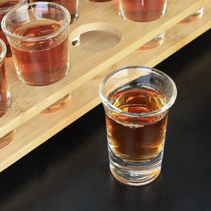 Juego de Vasos de Chupito al por Mayor con Soporte de Bambú para Tequila, Whisky, Brandy, Vodka y Ron - Product Image 5