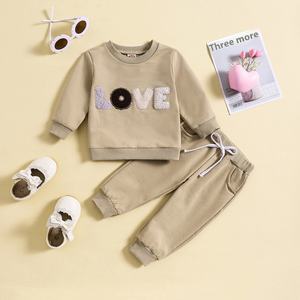 Traje bordado con letras de amor <span class=keywords><strong>para</strong></span> niños y niñas de estilo europeo, conjuntos de ropa de algodón, dos colores, Primavera, Otoño, Día de San Valentín, ropa nueva - Product Image 3
