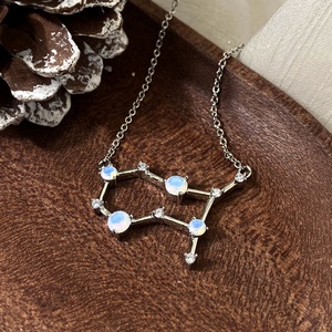 Colliers pour femmes en gros, pendentif personnalisé plaqué or avec signe du zodiaque en opale, idéal pour un cadeau - Product Image 2