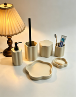 Ensemble d'accessoires de salle de bain 6 pièces à motif floral : Distributeur de savon, Porte-brosse WC, Gobelet, Pot à cotons-tiges, Plateau et Porte-savon