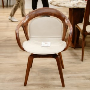 Chaise de salle à manger nordique contemporaine avec structure en bois massif, revêtement en cuir souple, mobilier d'hôtellerie moderne PISANO - Product Image 6