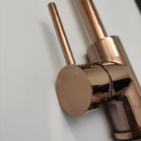 Robinet d'évier de cuisine en laiton classique de luxe en or rose avec rotation à 360 degrés pour hôtels
