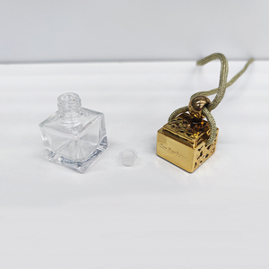 Botellas de <span class=keywords><strong>perfume</strong></span> de coche de vidrio transparente de 8ml de forma cuadrada Difusor de coche colgante de plástico con tapa de madera para ambientador - Product Image 2