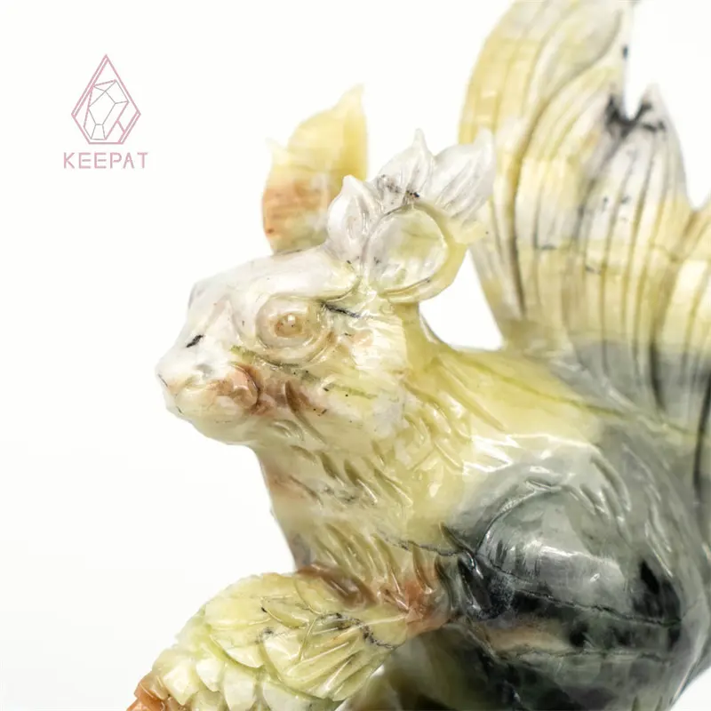 Nuovo design di cristallo intaglio fatto a mano xiuyu giada scoiattolo animale per la decorazione della casa
