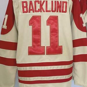 พร้อมจัดส่ง เสื้อฮอกกี้ Calgary Mikael Backlund รุ่น Heritage Classic ปี 2023 คุณภาพเยี่ยม งานเย็บอย่างดี - Product Image 1