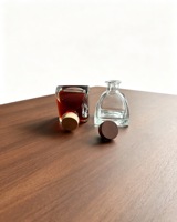 Bouteille en verre incurvée mini la plus vendue, bouteille à spiritueux en verre de haute qualité 250 ml, vente en gros, ODM, OEM, logo personnalisé pour Vodka, Gin, Bourbon