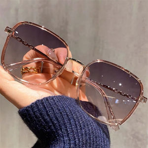 High Appearance Level Luxury Girls Fashion Retro Sun Glasses UV400 Premium <b>Large</b> <b>Frame</b> Luxury Glasses With Gold Dust - Product Image 3