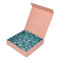 Boîte cadeau rigide rose avec couvercle à fermeture magnétique pour sous-vêtements, chaussettes, emballage de fourrure, gaufrage et pelliculage mat