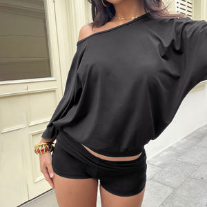 Ensemble décontracté pour femme : Haut ample à manches chauve-souris et dos nu, style short, couleur unie, minimaliste, style urbain, sexy, deux pièces - Product Image 2