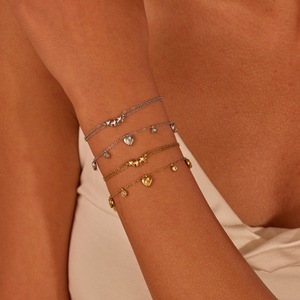 Braccialetto Trendy con Ciondolo a Cuore in Acciaio Inossidabile Placcato Oro Vero, Bracciali con Zirconi Rotondi e Pendenti a Stella e Cuore per Donne e Ragazze - Product Image 1