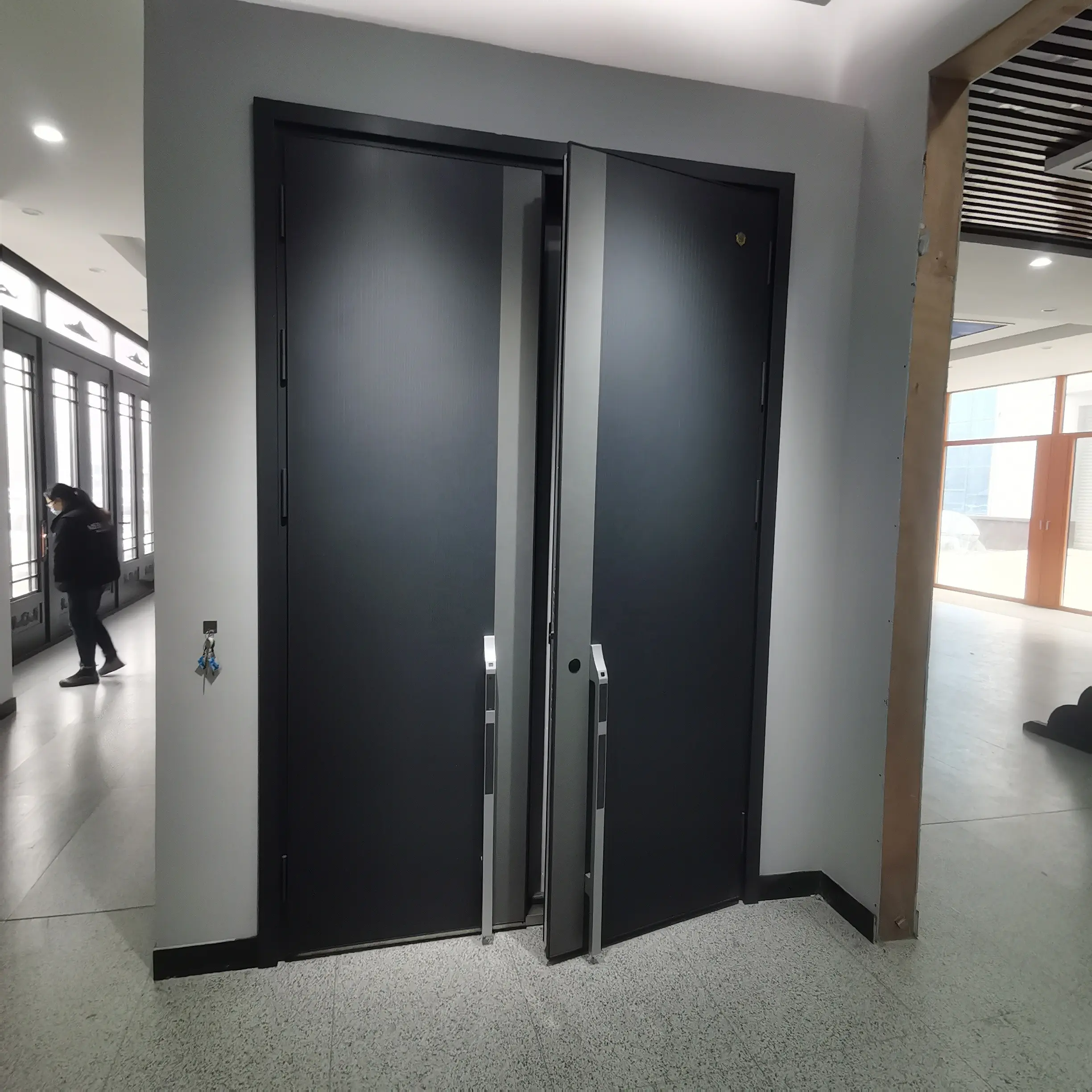 مدخل ألومنيوم أتوماتيكي من الفولاذ المقاوم للصدأ نظام قفل باب واحد محوري ضد الرصاص من النحاس للأبواب الأمنية للمنازل