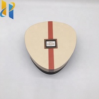 Boîte cadeau transparente en forme de livre pour gloss à lèvres imprimé, avec fenêtre en mousse noire rose, revêtement UV, matériaux recyclés