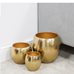 Ensemble de trois jardinières décoratives pour la maison jardinière de sol en métal intérieur extérieur jardinière de jardin en métal moderne fini or - Product Image 1