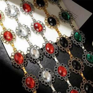 Cadena de cintura vintage de metal dorado con gemas de cristal rojo, cinturón de eslabones retro con diseño floral, accesorio de joyería para mujer - Product Image 2